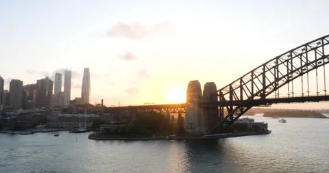 Sunset over the Sydney Harbour Bridge, Sydney, New South Wales, Australia.Left Stock-Footage 336674057