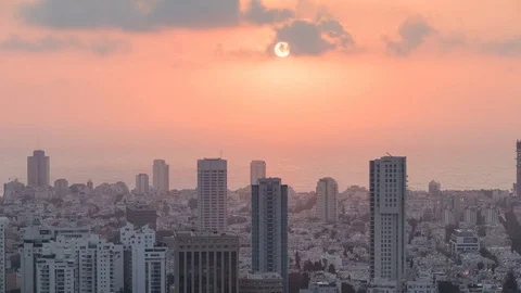 Sunset Over Tel Aviv Skyline, Time Lapse From Day To Night Zoom Out Vidéo 75627783