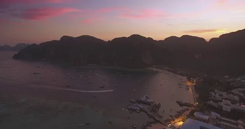Sunset Over Ton Sai Bay, Phi Phi Islands, Thailand, High Aerial Shot Vidéo 76010854