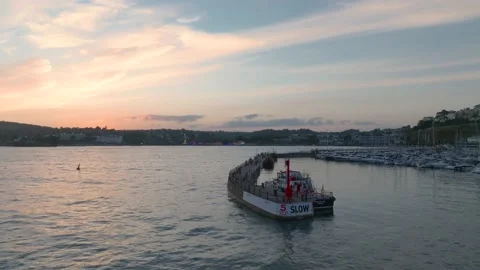 Sunset over Torquay Marina from a drone, English Riviera, Torbay, Devon, England Vidéo 205763733