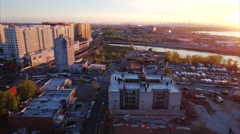 Sunset Over a Truck Yard and New Towers Beside a Rail Viaduct Vídeos de archivo 62821957