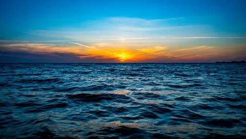 Sunset Over Water Stock-Fotos