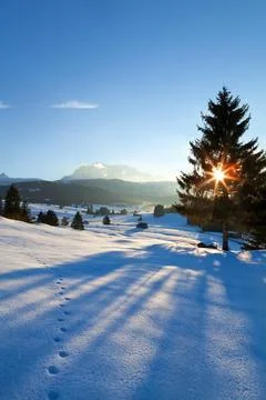Sunset over winter alpine meadows sunset over winter alpine meadows, Bavar... Stockfoto's