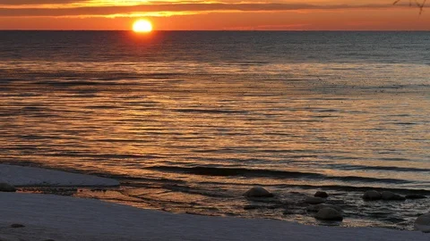 Sunset over winter sea Stock-Footage 99936166
