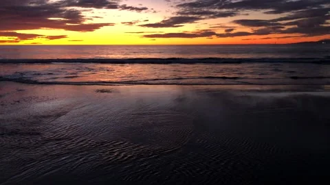 Sunset on the Pacific ocean. Waves roll on the beach. Stock Footage 187762446