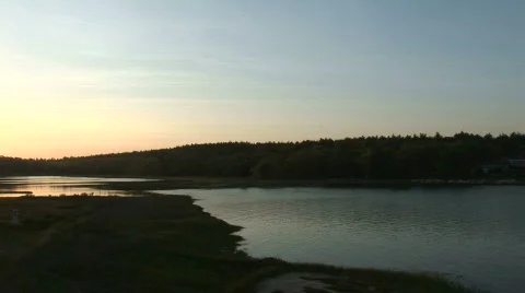 Sunset pan over water 動画素材 580766