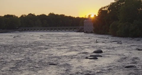 Sunset panning / tilting view of river 스톡 동영상 115130827