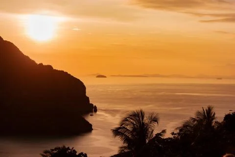 Sunset at the Phi Phi Island viewpoint. Thailand 스톡 사진