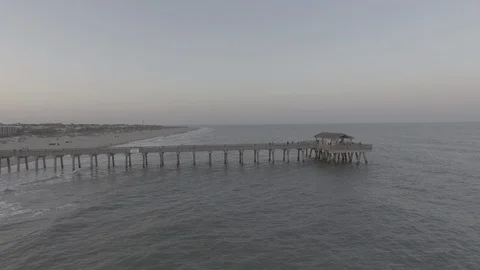 Sunset Pier Fast Orbit D-Log 库存影片 90023315