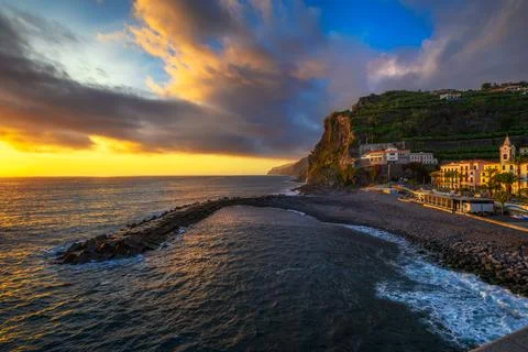 Sunset from the pier of Ponta do Sol in Madeira Island, Portugal Foto stock
