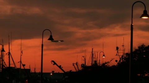 Sunset plane landing Vídeos de archivo 275398