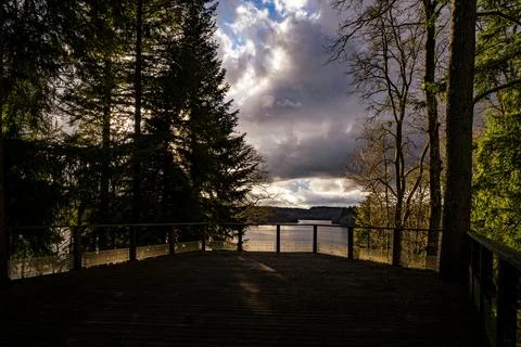 Sunset Point View on Saint Pardoux Lake - Limousin In Spring Foto stock