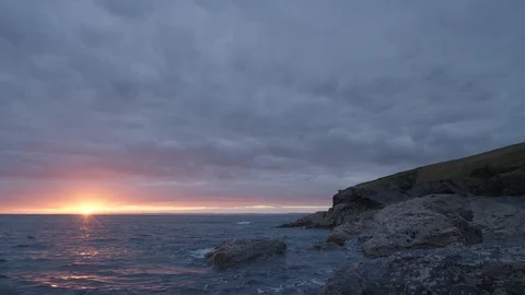 Sunset at Polurrian Bay, Cornwall, England. Stock Footage 128215680