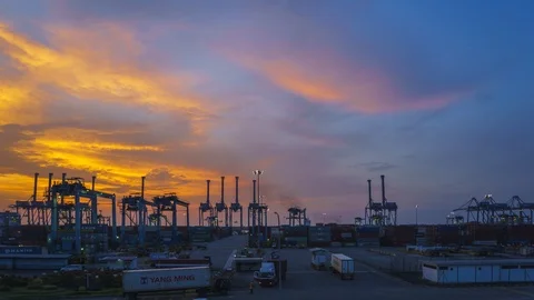 Sunset at Port area with movement of crane and lorry 4K Time Lapses Vídeos de archivo 87410851