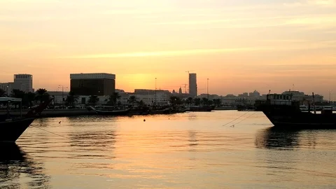 Sunset in the port of Doha 스톡 동영상 95894166