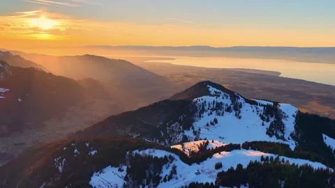 Sunset Rays Over Snowy Alpine Ridge And Lake Leman Stock-Fotos