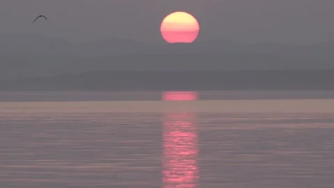 Sunset of the red sun over the mountains. reflection in water. ural, lake uvildy Stock-Footage 137561976