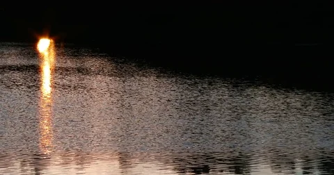 Sunset reflected in the water. Vídeo Stock 79872161
