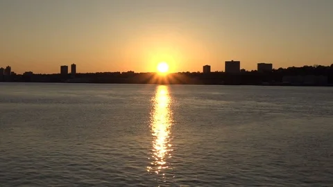 Sunset reflecting on Hudson-Sunrays Video stock 98843408