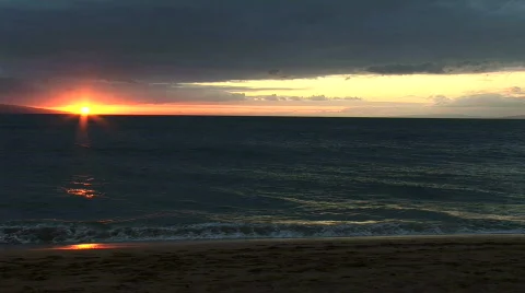 Sunset Reflecting On ocean2 Видео 340683