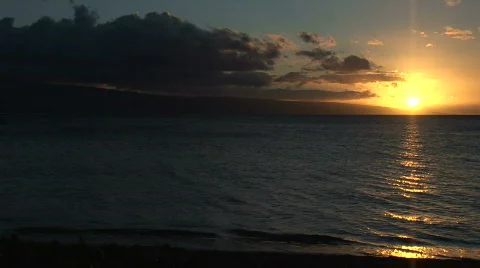 Sunset Reflecting on ocean3 動画素材 340723