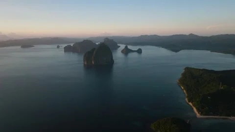 Sunset reflection on islands in El Nido. Palawan, Philippines. Stock Footage 303529778