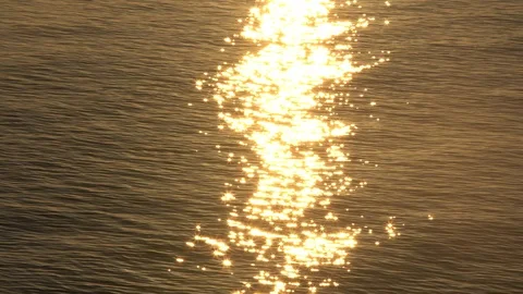 Sunset reflection sparkles on tiny ripples of sea water wave 스톡 동영상 110703327