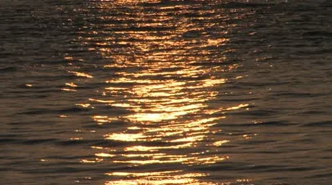 Sunset reflection on water at lake mead Video stock 8979598