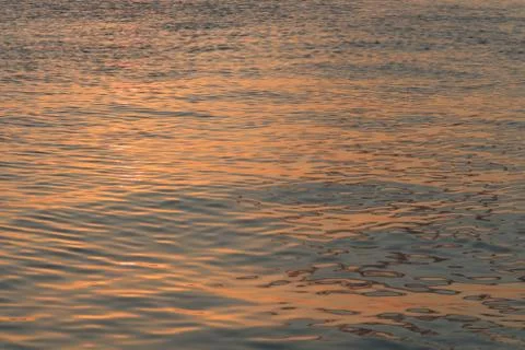 Sunset reflection on water. sparkly shiny on the surface Stock-Fotos