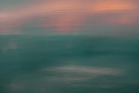Sunset reflection on water surface Fotos Stock