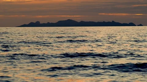 Sunset Reflections Across Open Tropical Waters Vídeo Stock 341842117