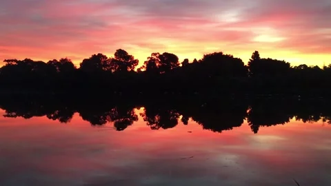 Sunset Reflections on a Calm Lake Vidéo 348218417
