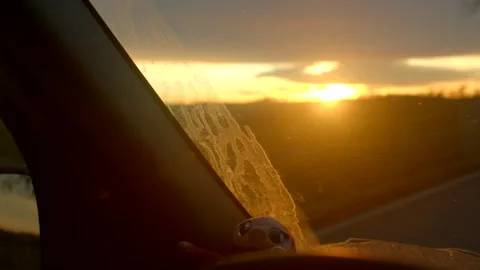 Sunset reveals landscape, Nightfall illuminates broad terrain with brilliance Vidéo 334118911