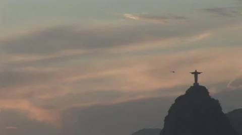 Sunset at Rio de Janeiro and the Christ statue Vídeo Stock 7756677