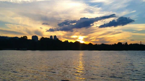 Sunset on the river 库存影片 39535725