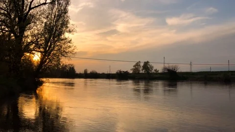 Sunset on the river Vídeos de archivo 89236510