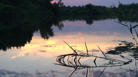 Sunset on the river Stockbeeldmateriaal 99683753