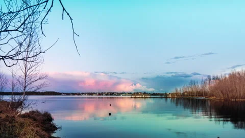 Sunset by the river 库存影片 131091695