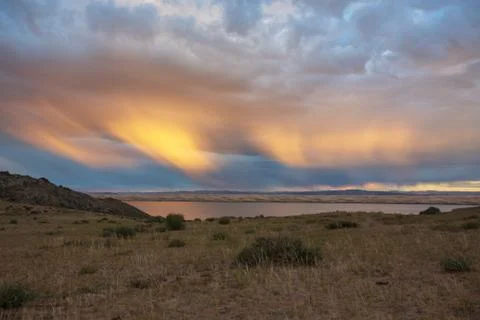 Sunset on a river in Mongolia Fotos Stock