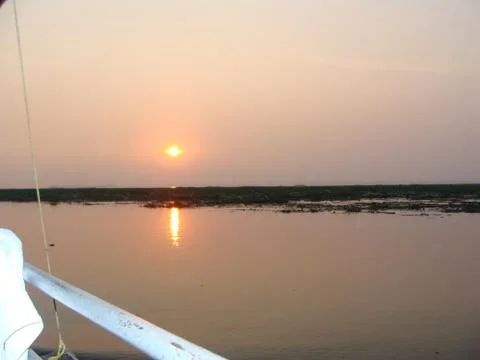 Sunset in River side with Reflection on water beautiful natural beauty Stock-Fotos