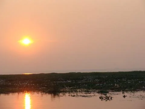 Sunset in River side with Reflection on water beautiful natural beauty Stock-Fotos