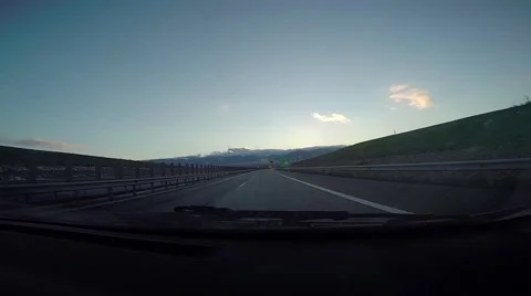 Sunset on the road Stockbeeldmateriaal 57304295