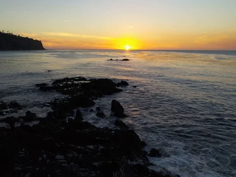 Sunset on the rocks Stockbeeldmateriaal 78107795