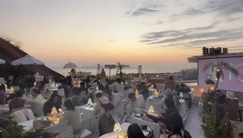 Sunset Rooftop Dinner with Sea View in Xiamen China. Vídeos de archivo 330378482
