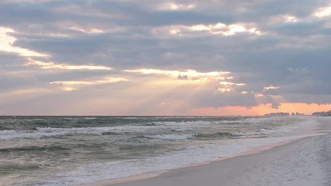 Sunset in Santa Rosa Beach, Florida with Pensacola coastline slowmo Vidéo 101754902