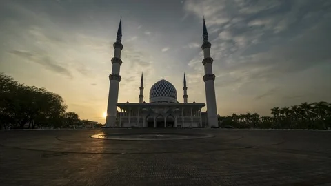 Sunset scenic time lapse at Shah Alam mosque Stock Footage 106618470