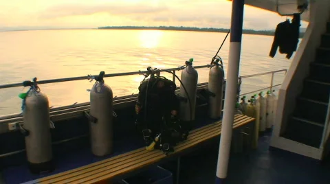 Sunset on a Scuba Boat 動画素材 368322