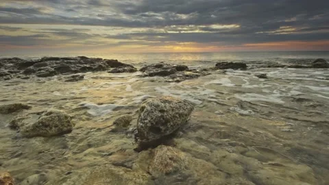 Sunset on the sea shore. Video stock 185413333