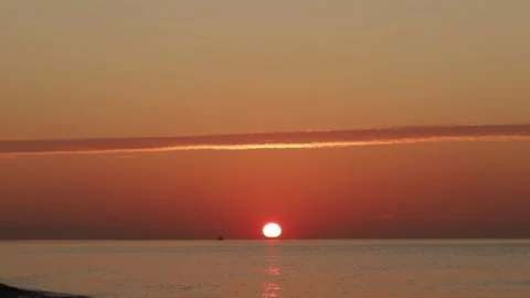 Sunset at sea, spring dawn and sunlight reflection, peaceful nature with oc.. Stock-Footage 302624787
