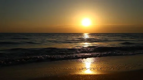 Sunset on sea, surf on sandy beach 스톡 동영상 158619904